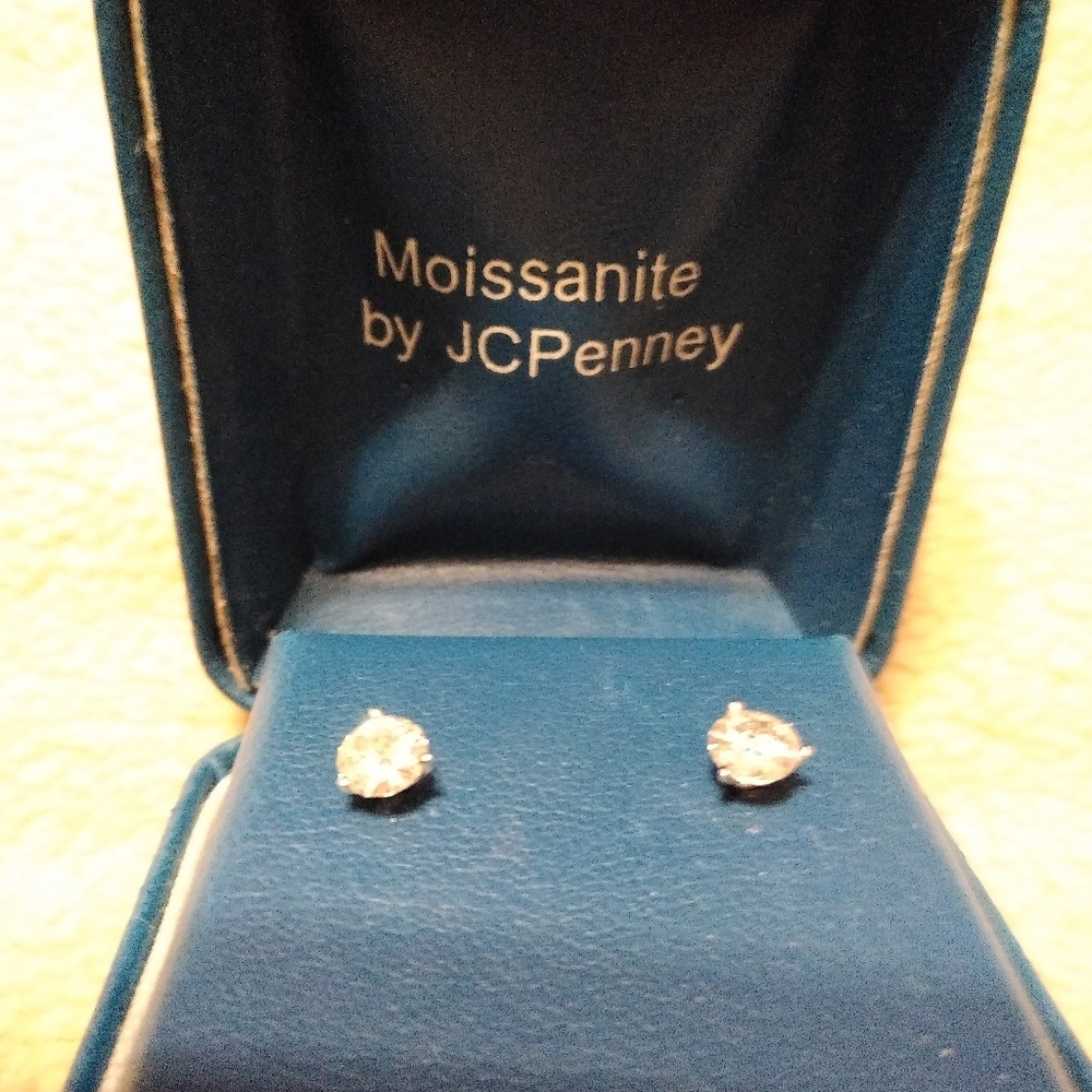 14k yellow gold moissanite diamond stud earrings